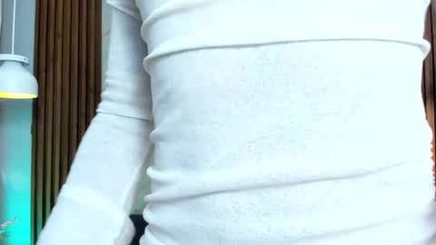 Snapshot of lukacastillo chatting on November 10, 8:41 pm Luka Castillo online show from November 10, 8:41 pm