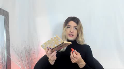 Snapshot of lukacastillo chatting on November 26, 9:27 pm Luka Castillo online show from November 26, 9:27 pm