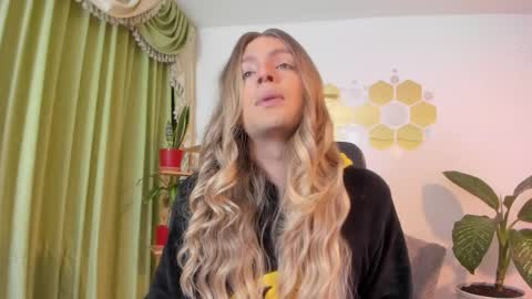 Luka Castillo online show from April 12, 4:06 am