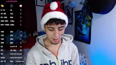 Snapshot of lukas_cum chatting on December 2, 2:50 am lukas online show from December 2, 2:50 am