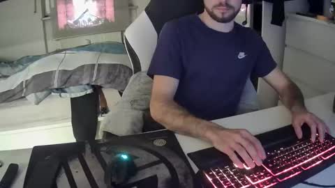 Snapshot of lukasschoetz chatting on January 12, 7:21 pm lukasschoetz online show from January 12, 7:21 pm