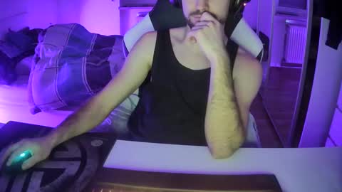 Snapshot of lukasschoetz chatting on January 13, 11:38 pm lukasschoetz online show from January 13, 11:38 pm