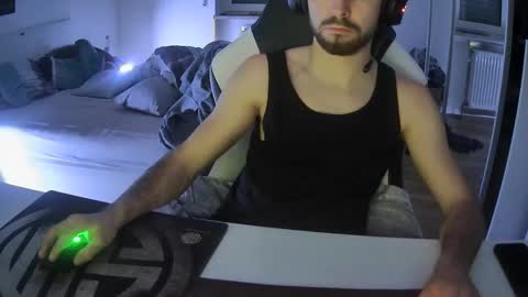 Snapshot of lukasschoetz chatting on January 14, 10:44 pm lukasschoetz online show from January 14, 10:44 pm