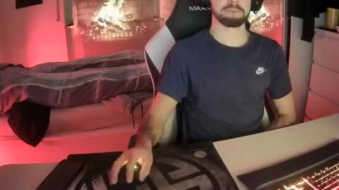 Snapshot of lukasschoetz chatting on February 6, 12:26 pm lukasschoetz online show from February 6, 12:26 pm