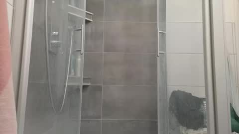 Snapshot of lukasschoetz chatting on December 1, 3:28 pm lukasschoetz online show from December 1, 3:28 pm