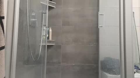 Snapshot of lukasschoetz chatting on January 14, 4:01 pm lukasschoetz online show from January 14, 4:01 pm