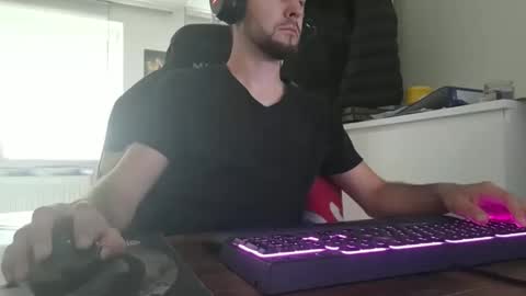lukasschoetz online show from May 31, 12:23 pm