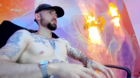 Snapshot of luke_davis01 chatting on February 5, 1:22 pm LUKE online show from February 5, 1:22 pm