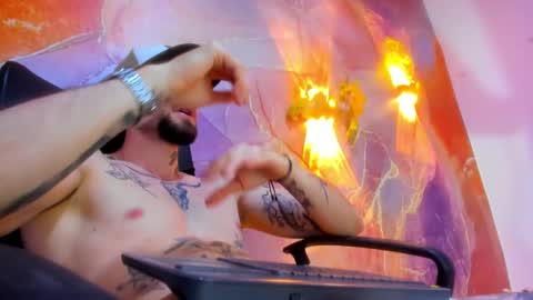 Snapshot of luke_davis01 chatting on February 6, 5:30 pm LUKE online show from February 6, 5:30 pm