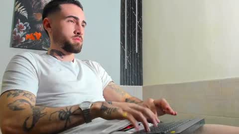 Snapshot of luke_davis01 chatting on February 22, 1:24 pm LUKE online show from February 22, 1:24 pm