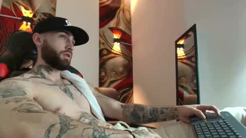 Snapshot of luke_davis01 chatting on September 27, 1:05 pm LUKE online show from September 27, 1:05 pm