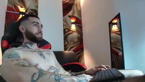 Snapshot of luke_davis01 chatting on October 1, 1:28 pm LUKE online show from October 1, 1:28 pm