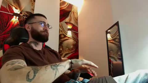 Snapshot of luke_davis01 chatting on October 6, 1:19 pm LUKE online show from October 6, 1:19 pm