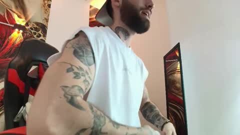 Snapshot of luke_davis01 chatting on October 7, 1:19 pm LUKE online show from October 7, 1:19 pm