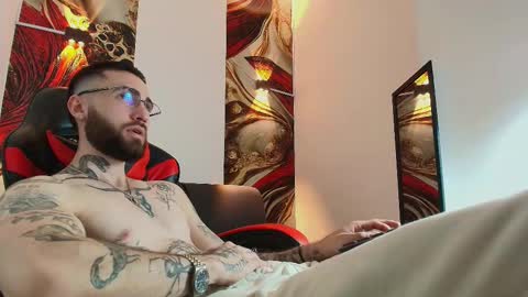 Snapshot of luke_davis01 chatting on October 9, 1:53 pm LUKE online show from October 9, 1:53 pm