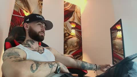 Snapshot of luke_davis01 chatting on October 15, 1:33 pm LUKE online show from October 15, 1:33 pm