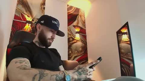 Snapshot of luke_davis01 chatting on October 16, 1:34 pm LUKE online show from October 16, 1:34 pm