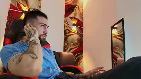 Snapshot of luke_davis01 chatting on October 24, 1:40 pm LUKE online show from October 24, 1:40 pm