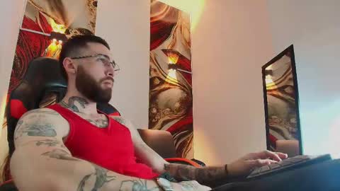 Snapshot of luke_davis01 chatting on October 27, 1:37 pm LUKE online show from October 27, 1:37 pm