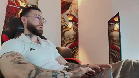 Snapshot of luke_davis01 chatting on November 5, 1:22 pm LUKE online show from November 5, 1:22 pm