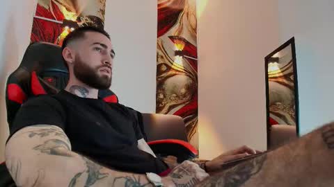 Snapshot of luke_davis01 chatting on November 21, 1:21 pm LUKE online show from November 21, 1:21 pm