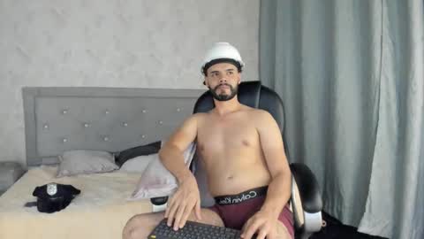 Snapshot of luke_diaz7 chatting on February 9, 4:36 am luke diaz7 online show from February 9, 4:36 am