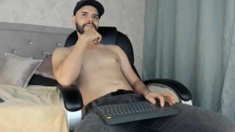 Snapshot of luke_diaz7 chatting on February 12, 7:02 am luke diaz7 online show from February 12, 7:02 am