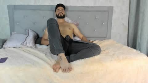 Snapshot of luke_diaz7 chatting on February 16, 11:37 pm luke diaz7 online show from February 16, 11:37 pm