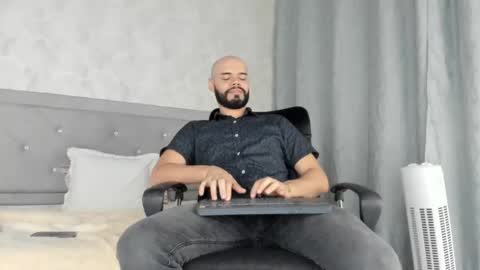 Snapshot of luke_diaz7 chatting on February 21, 3:23 am luke diaz7 online show from February 21, 3:23 am