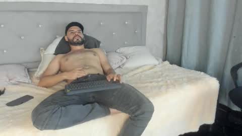 Snapshot of luke_diaz7 chatting on February 25, 1:30 am luke diaz7 online show from February 25, 1:30 am