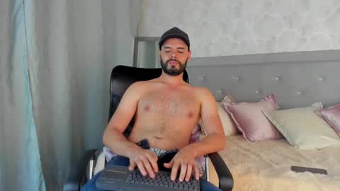 Snapshot of luke_diaz7 chatting on March 6, 6:19 am luke diaz7 online show from March 6, 6:19 am