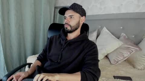 Snapshot of luke_diaz7 chatting on March 7, 1:53 am luke diaz7 online show from March 7, 1:53 am