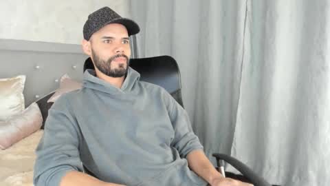 Snapshot of luke_diaz7 chatting on March 8, 1:50 am luke diaz7 online show from March 8, 1:50 am