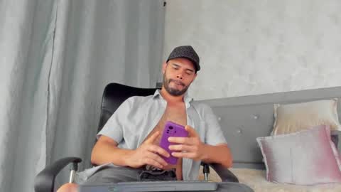 Snapshot of luke_diaz7 chatting on March 9, 7:45 am luke diaz7 online show from March 9, 7:45 am