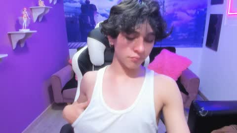 Snapshot of luke_howland chatting on December 17, 3:50 am Luke online show from December 17, 3:50 am