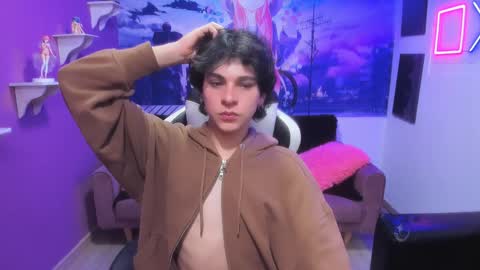 Snapshot of luke_howland chatting on December 17, 1:05 pm Luke online show from December 17, 1:05 pm