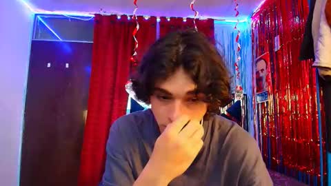 Snapshot of luke_howland chatting on February 21, 3:01 am Luke online show from February 21, 3:01 am