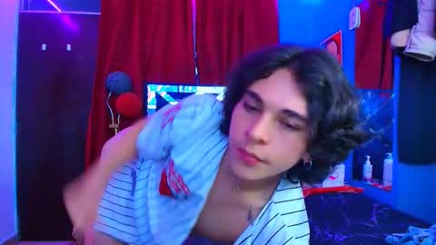 Snapshot of luke_howland chatting on March 1, 3:32 am Luke online show from March 1, 3:32 am