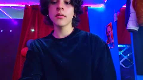 Snapshot of luke_howland chatting on March 3, 11:24 pm Luke online show from March 3, 11:24 pm