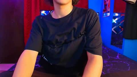 Snapshot of luke_howland chatting on March 7, 9:59 pm Luke online show from March 7, 9:59 pm