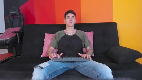 Snapshot of luke_savagge chatting on October 18, 8:53 pm Luke online show from October 18, 8:53 pm