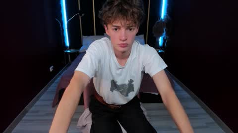 Snapshot of luke_sweet chatting on November 24, 8:47 am Luke online show from November 24, 8:47 am