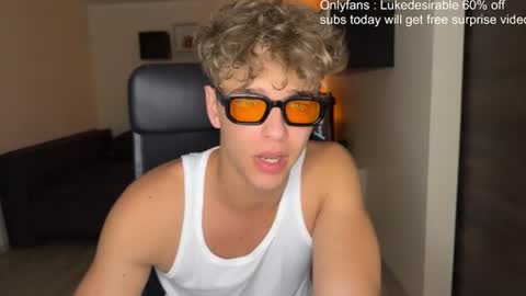 Snapshot of lukedesirable chatting on June 30, 8:21 pm lukedesirable online show from June 30, 8:21 pm