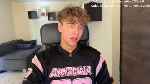 Snapshot of lukedesirable chatting on July 16, 1:39 pm lukedesirable online show from July 16, 1:39 pm