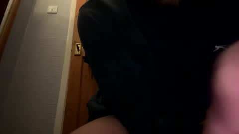 Snapshot of lukeeeeey96 chatting on February 7, 8:01 am lukeeeeey96 online show from February 7, 8:01 am