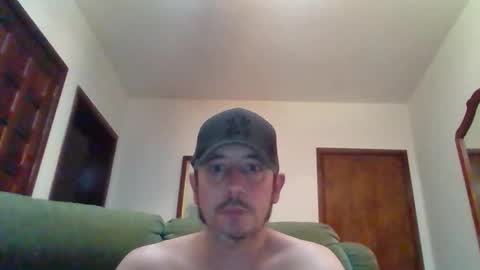 Snapshot of lukz88bigcock chatting on December 14, 3:29 am Luke online show from December 14, 3:29 am