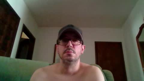 Snapshot of lukz88bigcock chatting on December 20, 1:11 pm Luke online show from December 20, 1:11 pm