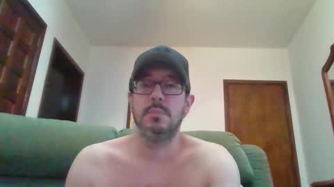 Snapshot of lukz88bigcock chatting on January 3, 8:32 pm Luke online show from January 3, 8:32 pm