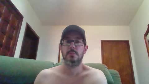 Snapshot of lukz88bigcock chatting on January 15, 10:02 pm Luke online show from January 15, 10:02 pm