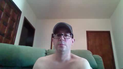 Snapshot of lukz88bigcock chatting on January 18, 8:51 pm Luke online show from January 18, 8:51 pm